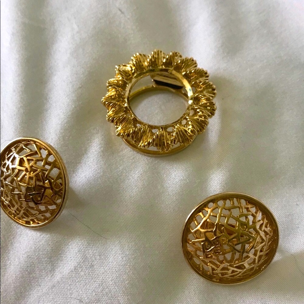 Vintage Gold Scarf Clip/Brooch & Earrings Set